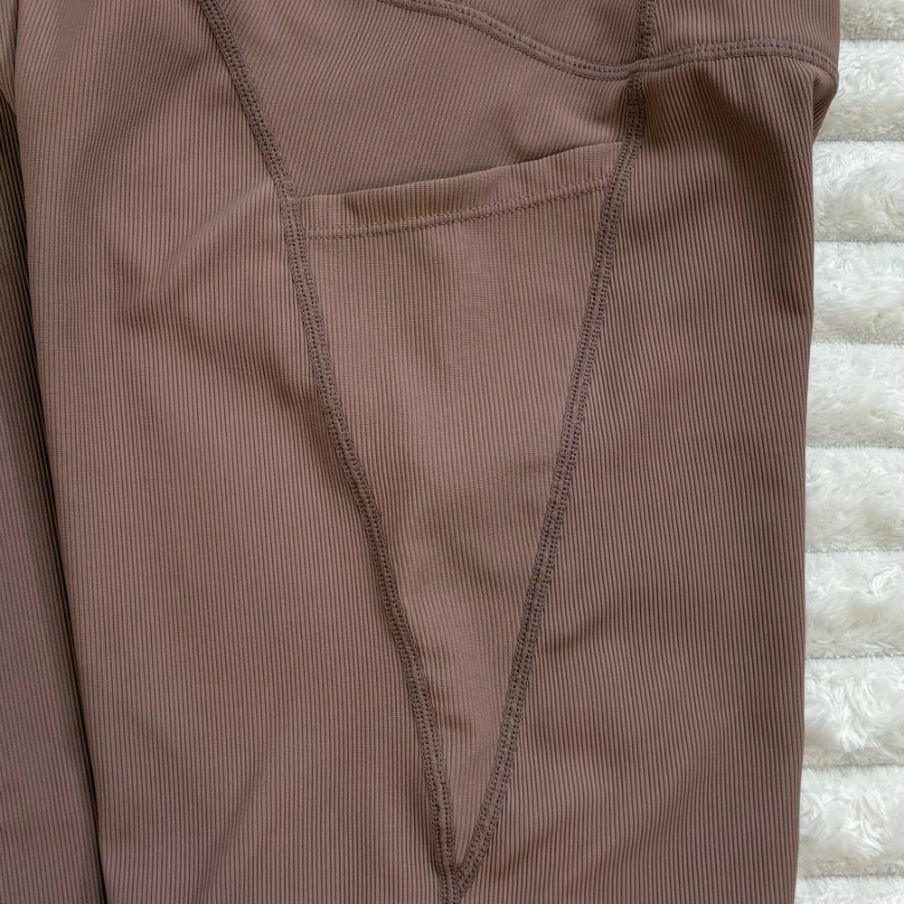 WILO The Label High Waist Bike Shorts Side Pockets Medium - Picture 5 of 8